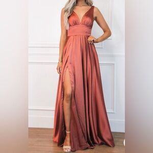 REMI SATIN V-NECK SLIT FORMAL DRESS: RUST